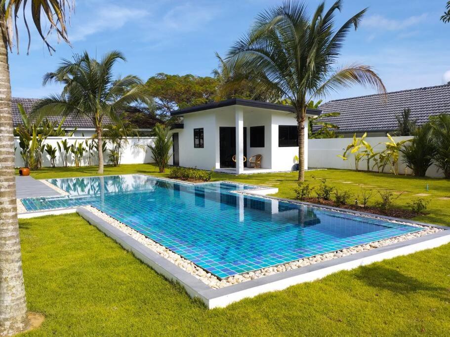 Bungalow Khao Lak Exterior photo